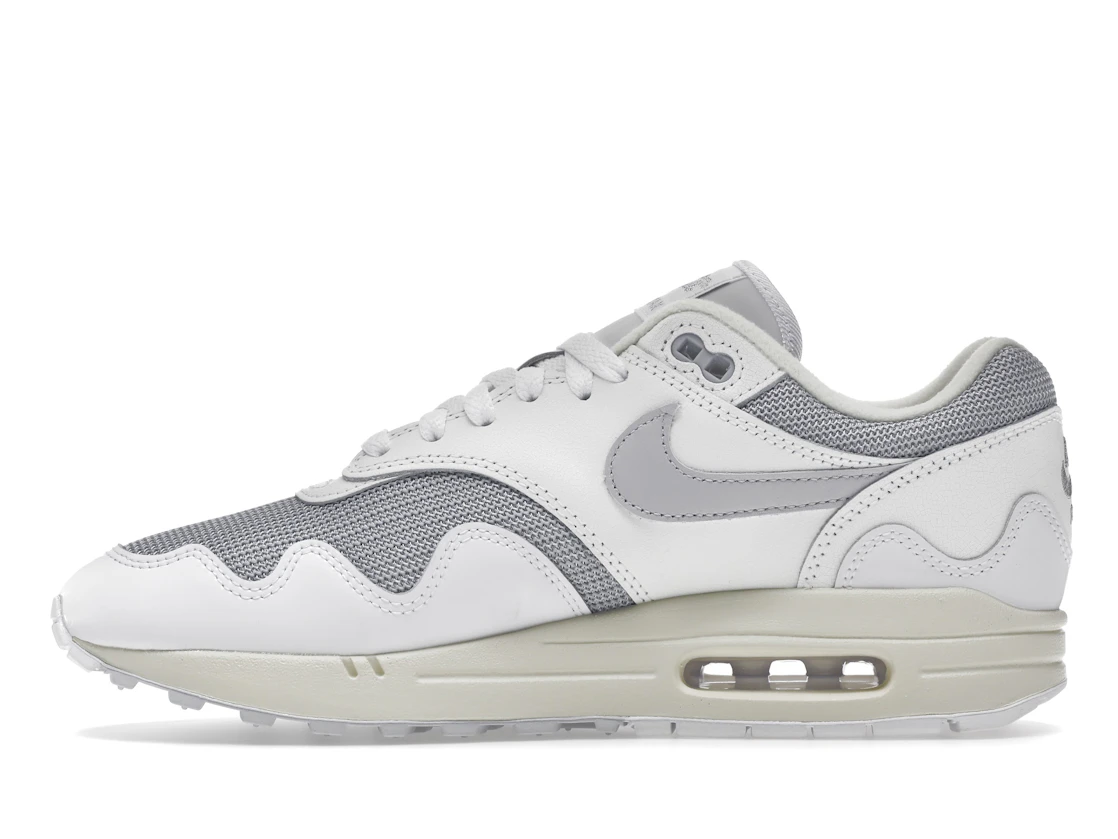 Vue 19 de Nike Air Max 1 Patta Waves White