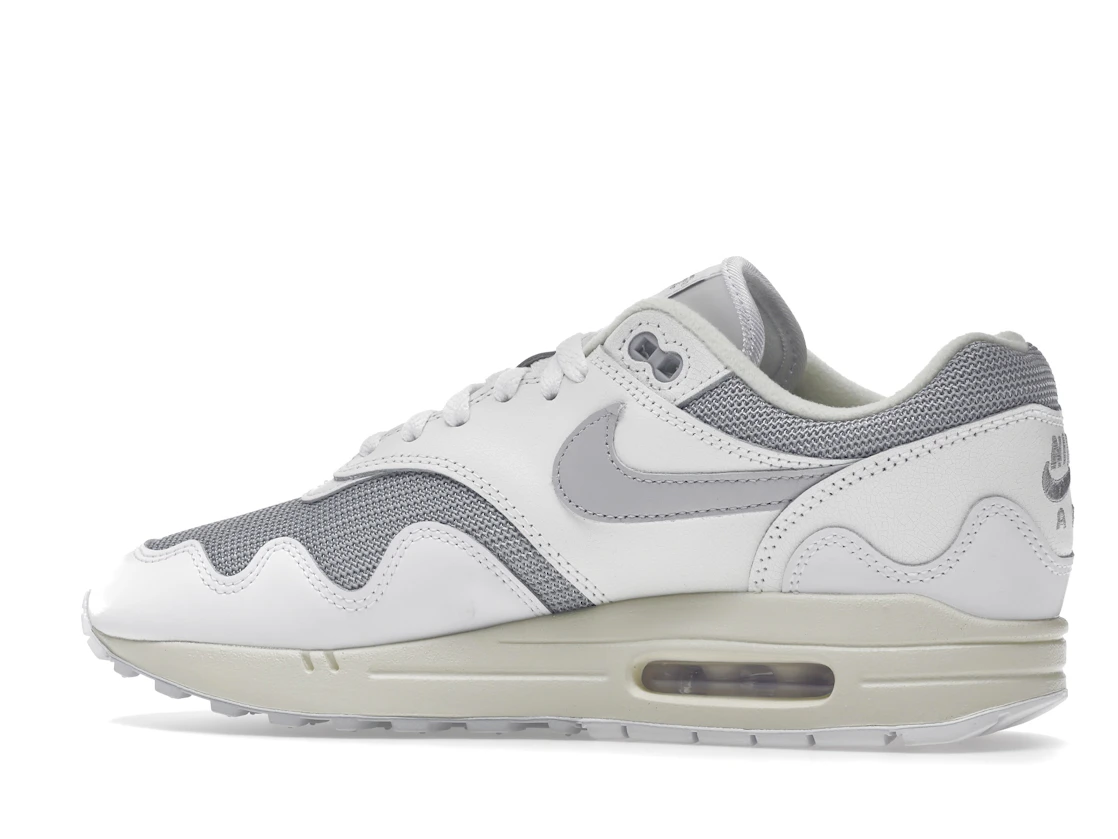 Vue 21 de Nike Air Max 1 Patta Waves White