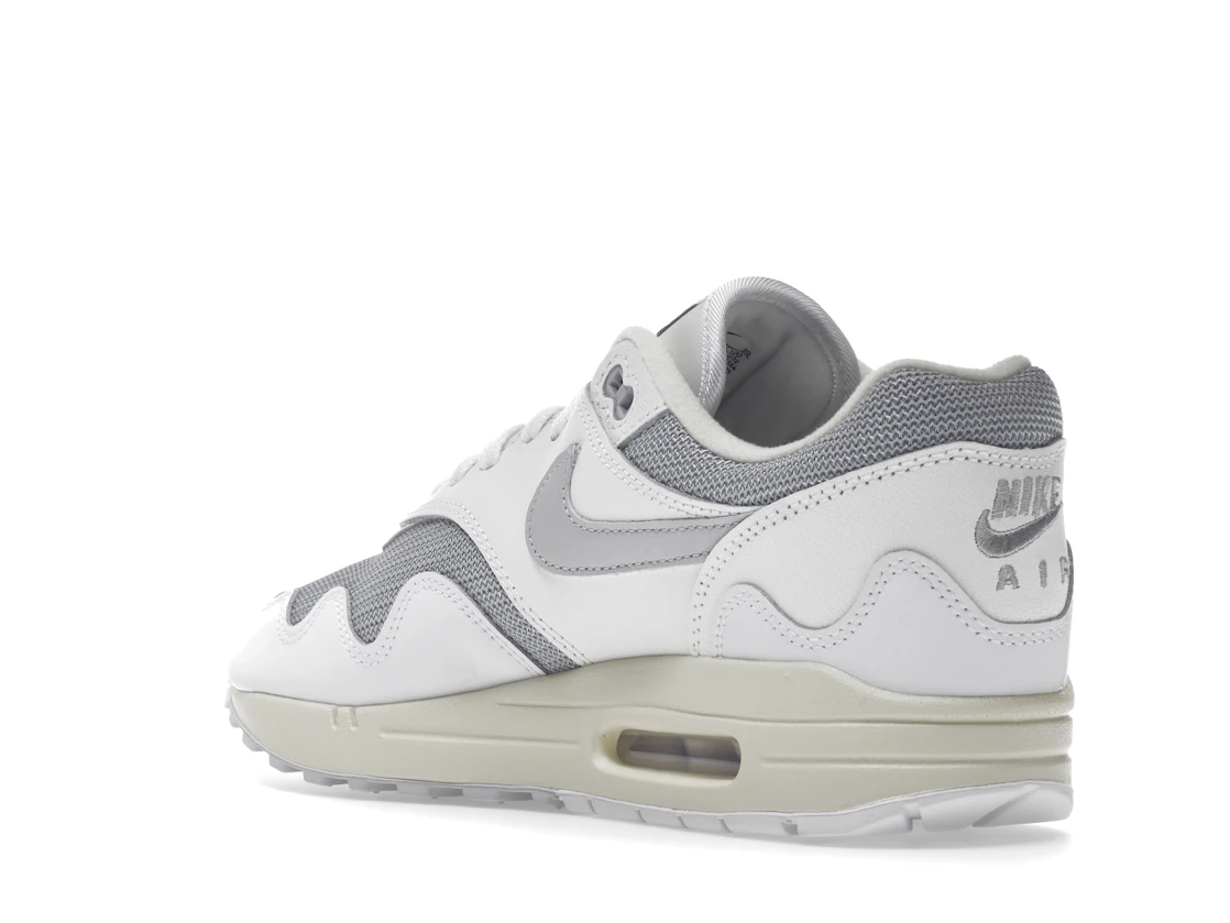 Vue 24 de Nike Air Max 1 Patta Waves White