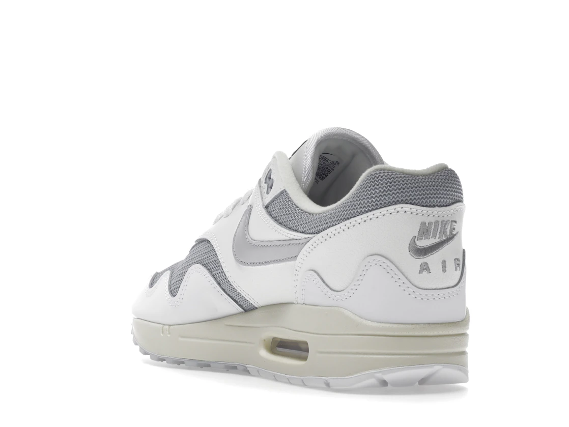 Vue 25 de Nike Air Max 1 Patta Waves White