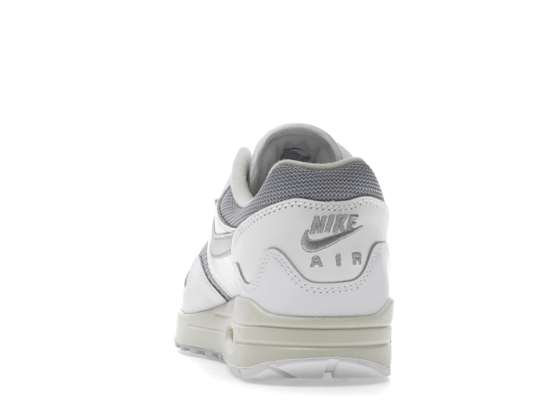 Vue 27 de Nike Air Max 1 Patta Waves White