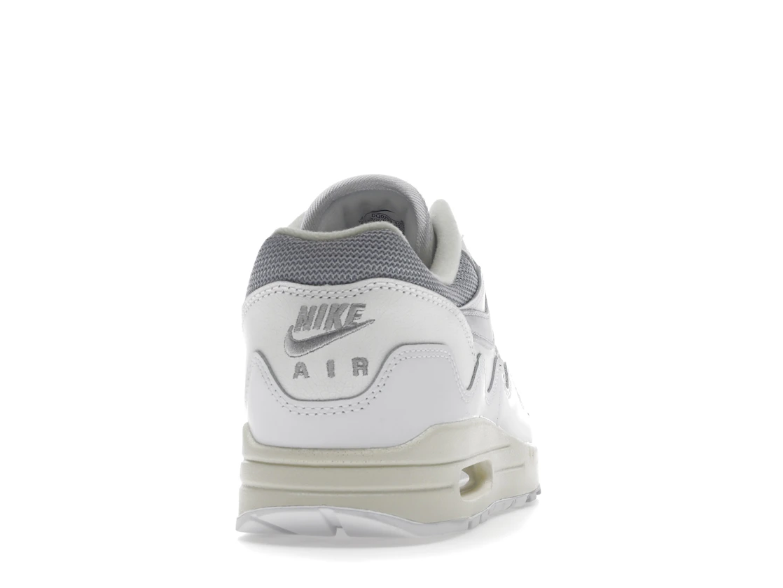 Vue 29 de Nike Air Max 1 Patta Waves White