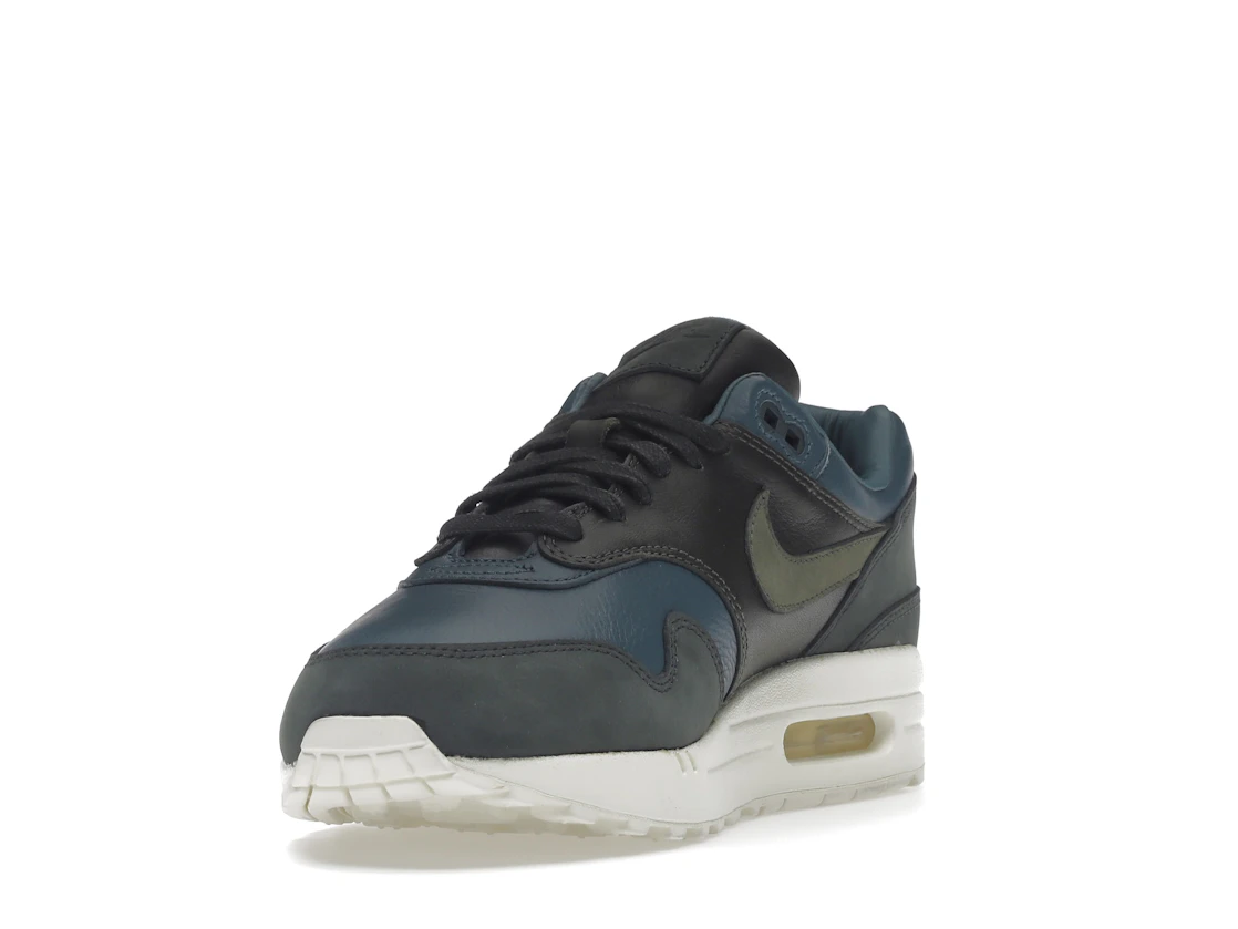 Vue 13 de Nike Air Max 1 Pinnacle Iced Jade