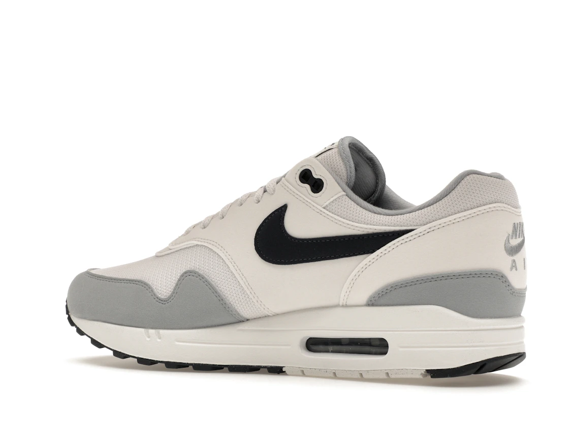 Vue 22 de Nike Air Max 1 Platinum Tint Dark Obsidian