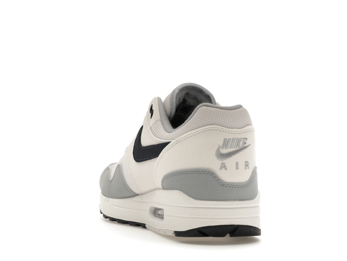 Vue 26 de Nike Air Max 1 Platinum Tint Dark Obsidian