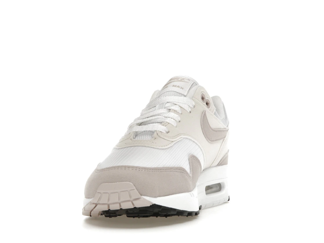 Vue 12 de Nike Air Max 1 Platinum Violet 