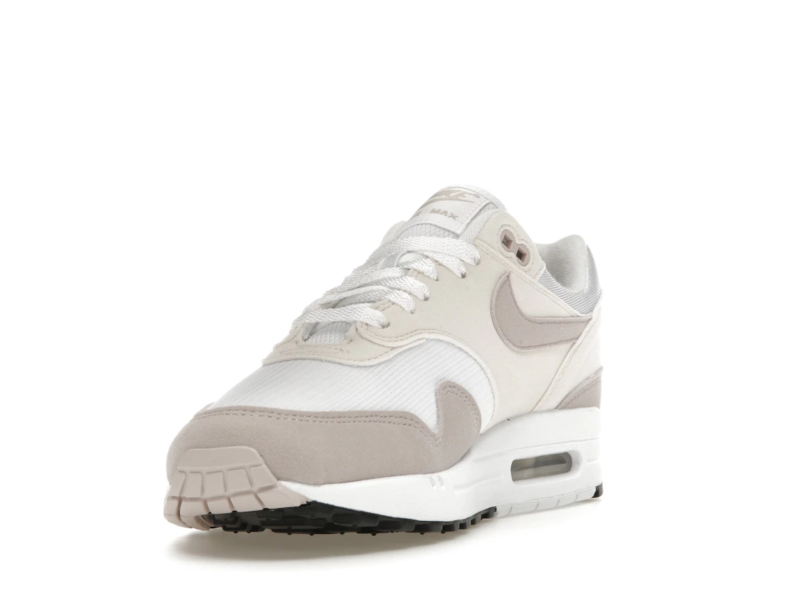 Vue 13 de Nike Air Max 1 Platinum Violet 