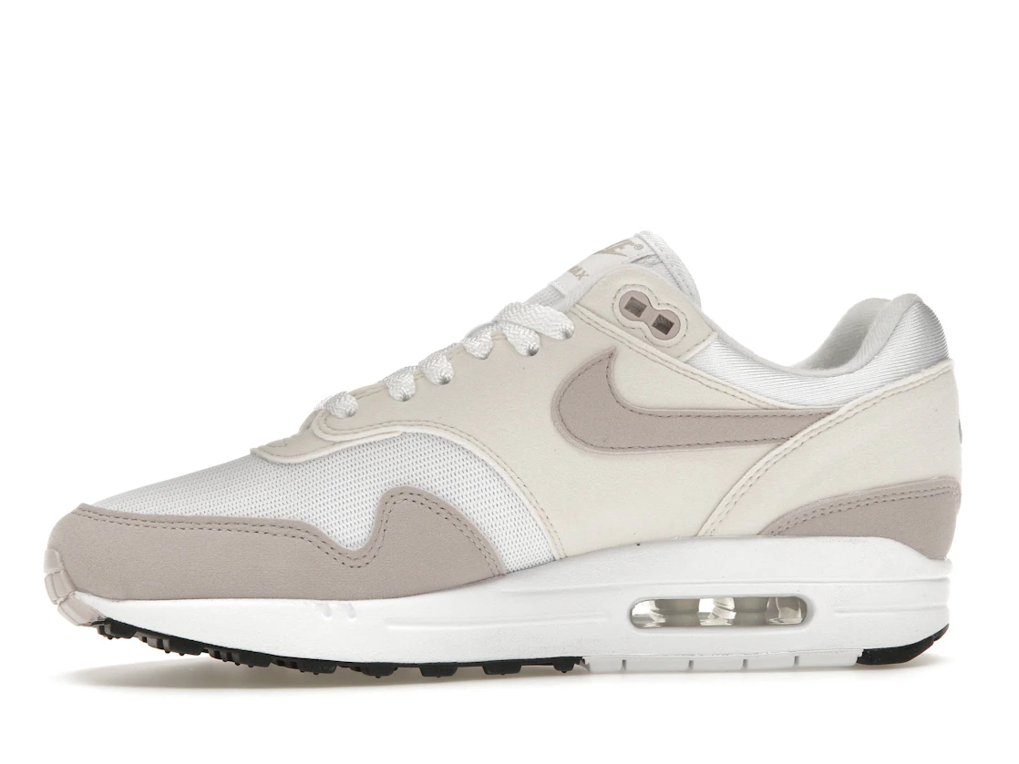 Vue 18 de Nike Air Max 1 Platinum Violet 