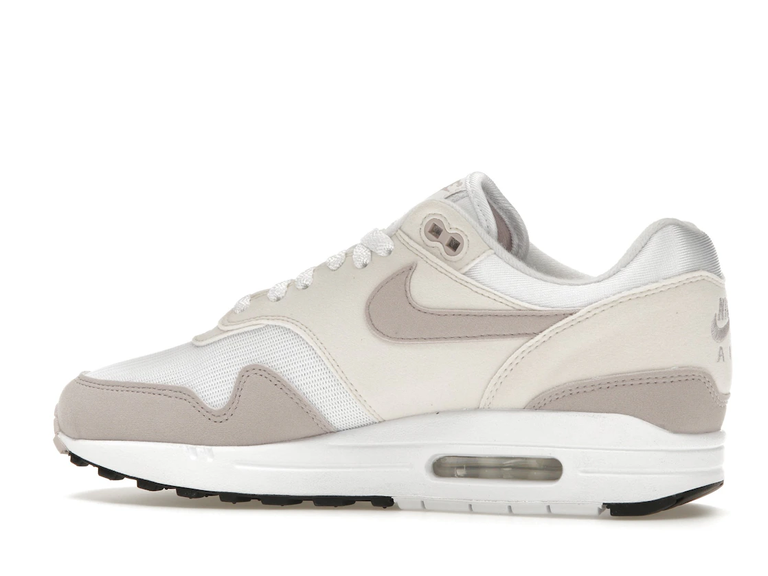 Vue 21 de Nike Air Max 1 Platinum Violet 