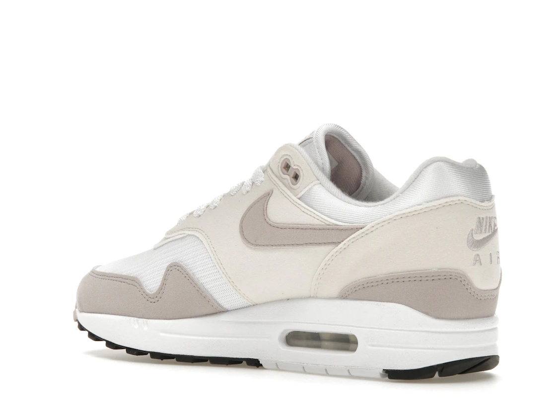 Vue 23 de Nike Air Max 1 Platinum Violet 