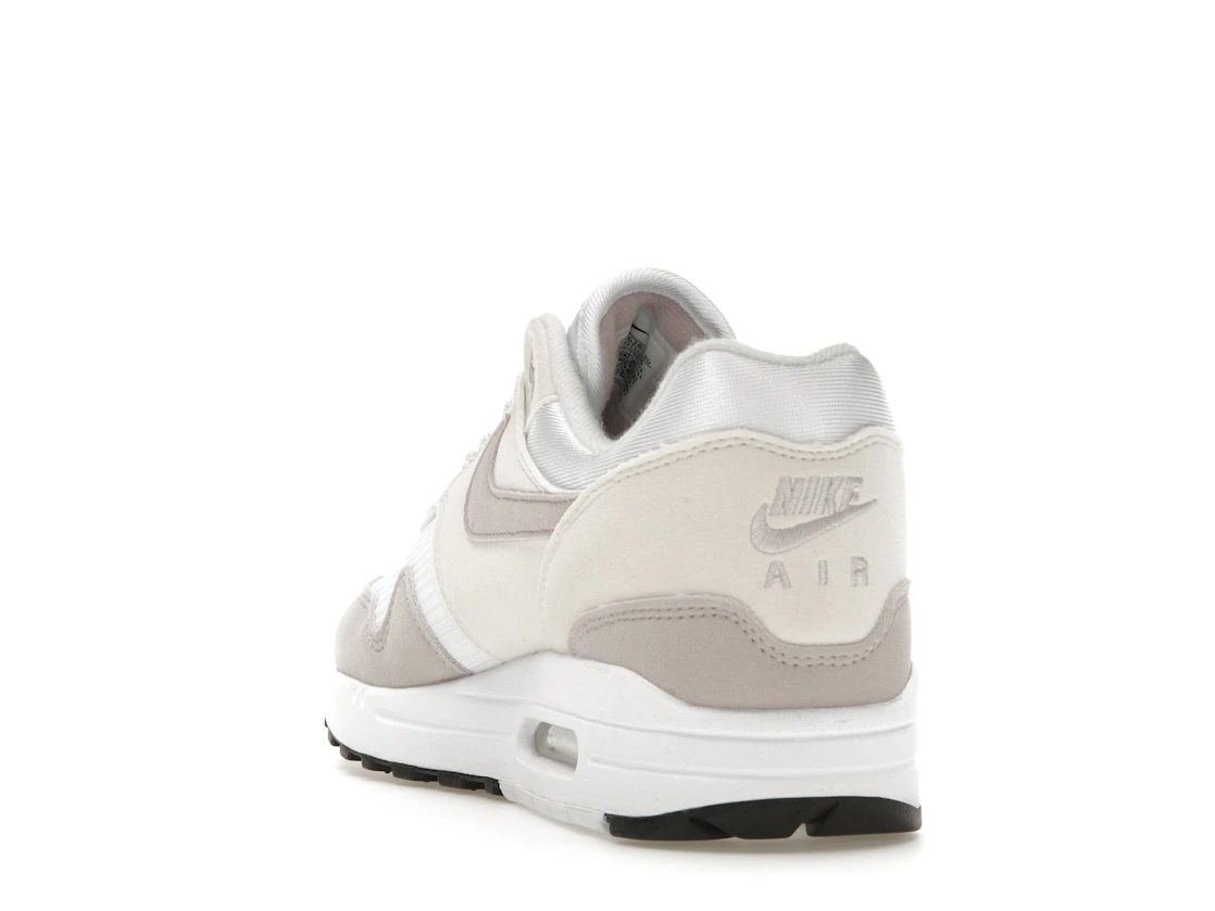 Vue 26 de Nike Air Max 1 Platinum Violet 