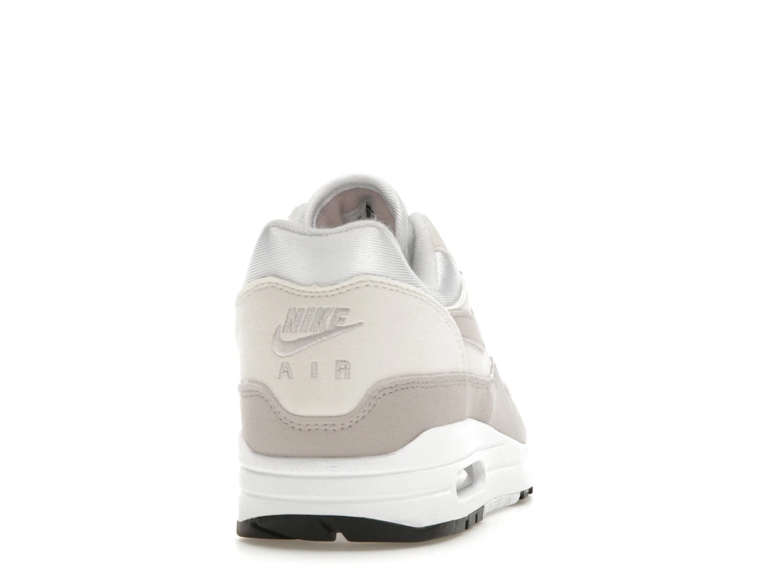 Vue 29 de Nike Air Max 1 Platinum Violet 