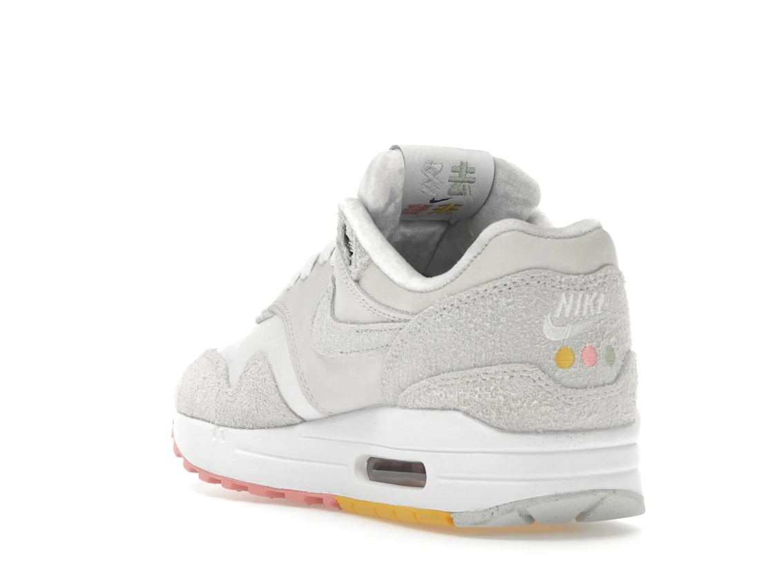 Vue 25 de Nike Air Max 1 Pom Pom Polka Dots 