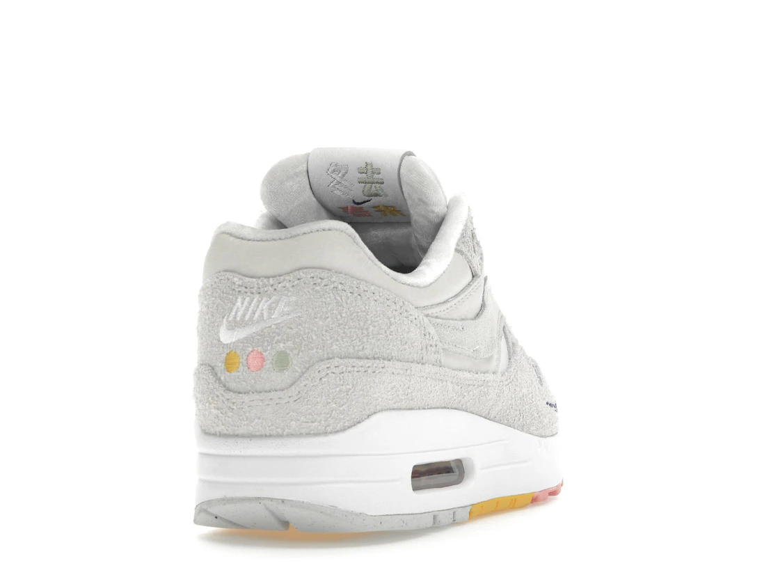 Vue 30 de Nike Air Max 1 Pom Pom Polka Dots 