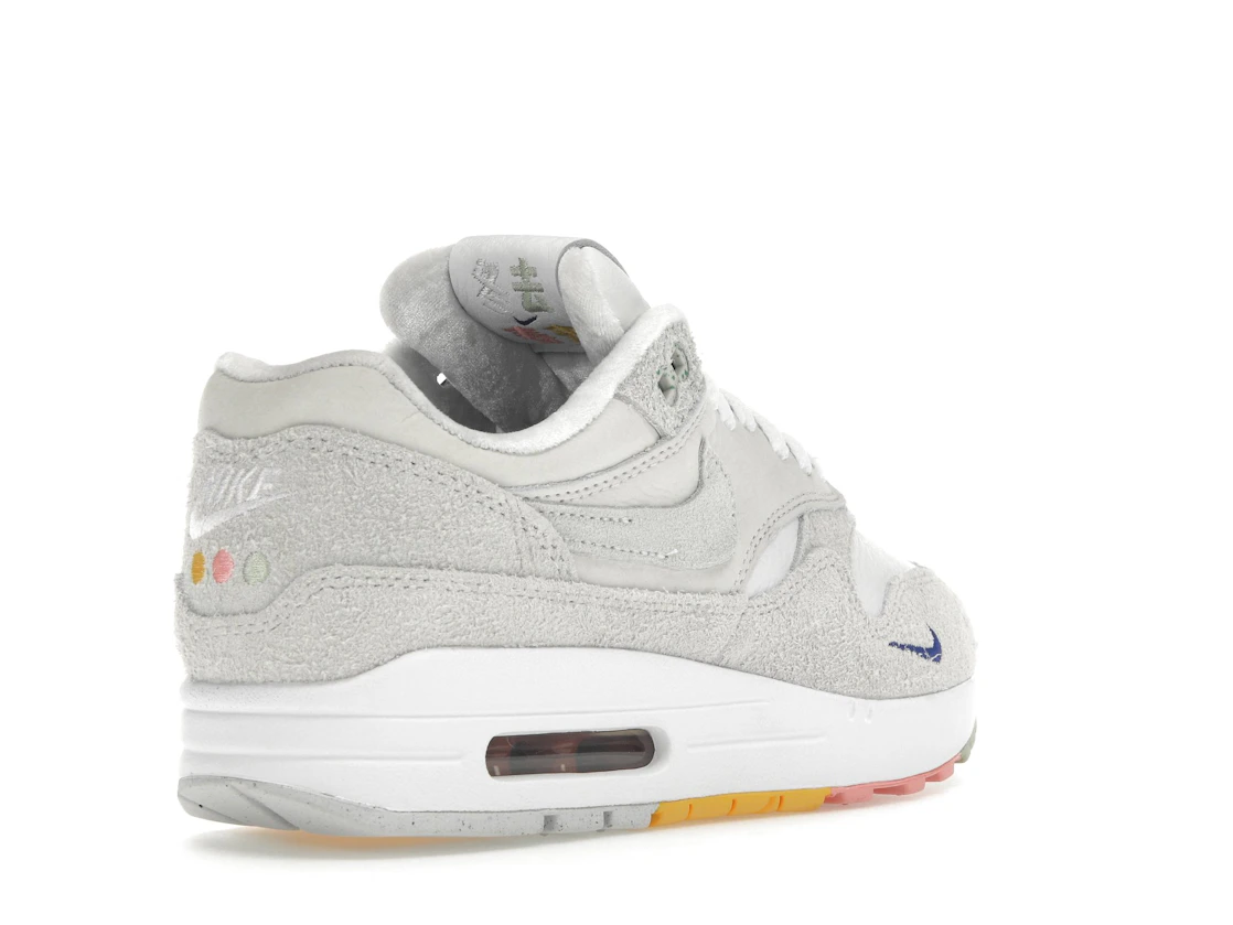 Vue 32 de Nike Air Max 1 Pom Pom Polka Dots 