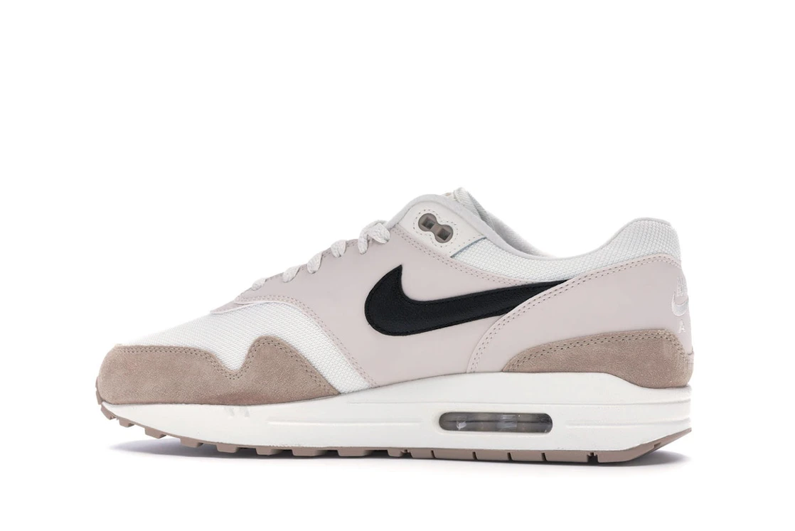 Vue 21 de Nike Air Max 1 Sand Black