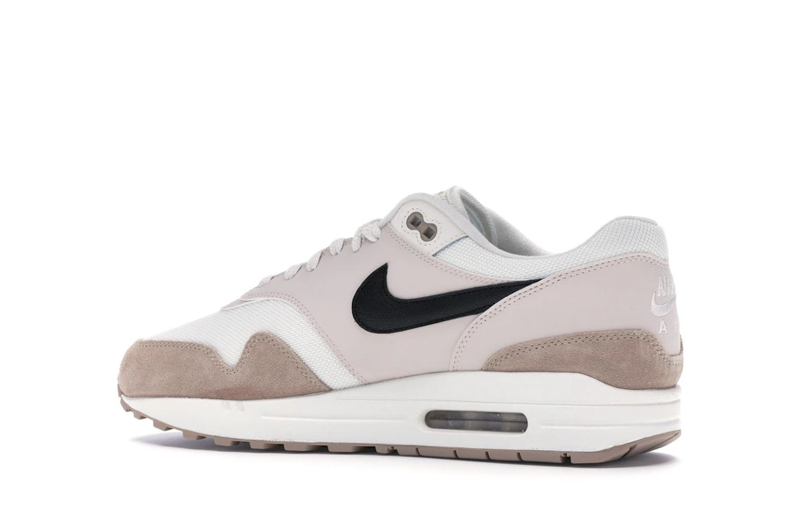 Vue 22 de Nike Air Max 1 Sand Black
