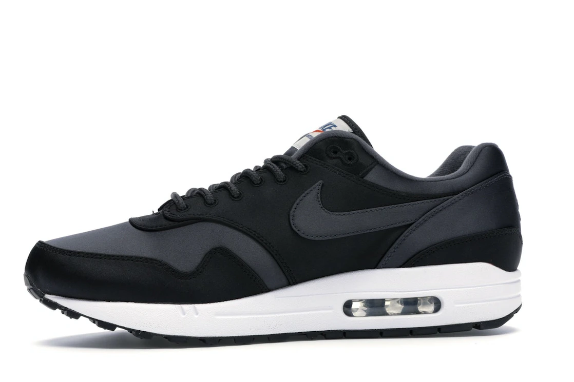 Vue 18 de Nike Air Max 1 Satin Pack Black