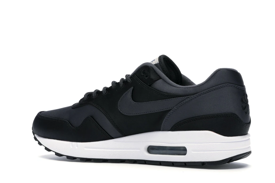 Vue 22 de Nike Air Max 1 Satin Pack Black
