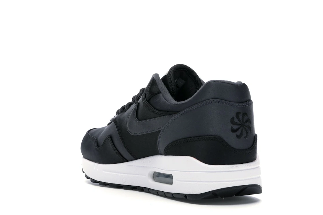 Vue 25 de Nike Air Max 1 Satin Pack Black
