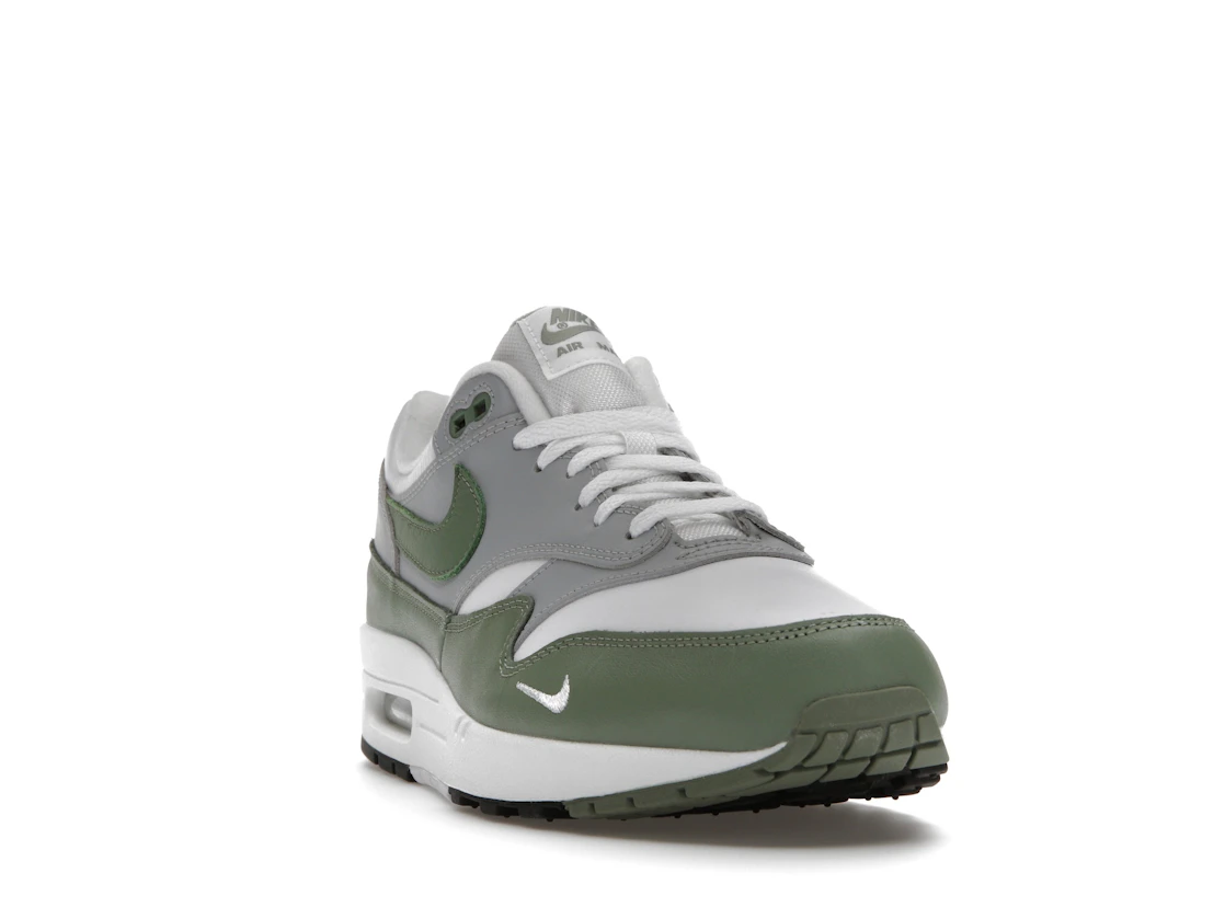 Vue 8 de Nike Air Max 1 Spiral Sage