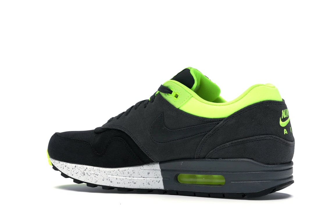 Vue 22 de Nike Air Max 1 Split Black Volt