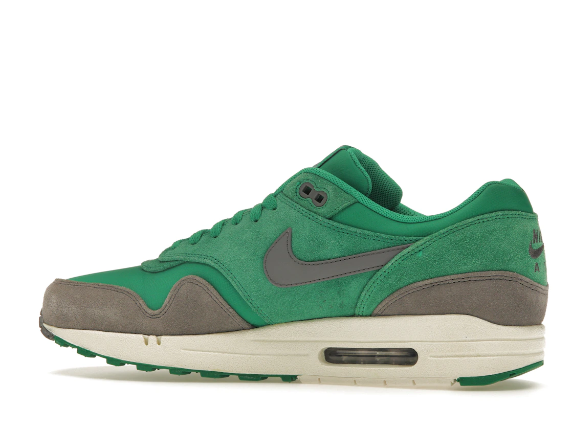 Vue 21 de Nike Air Max 1 Stadium Green