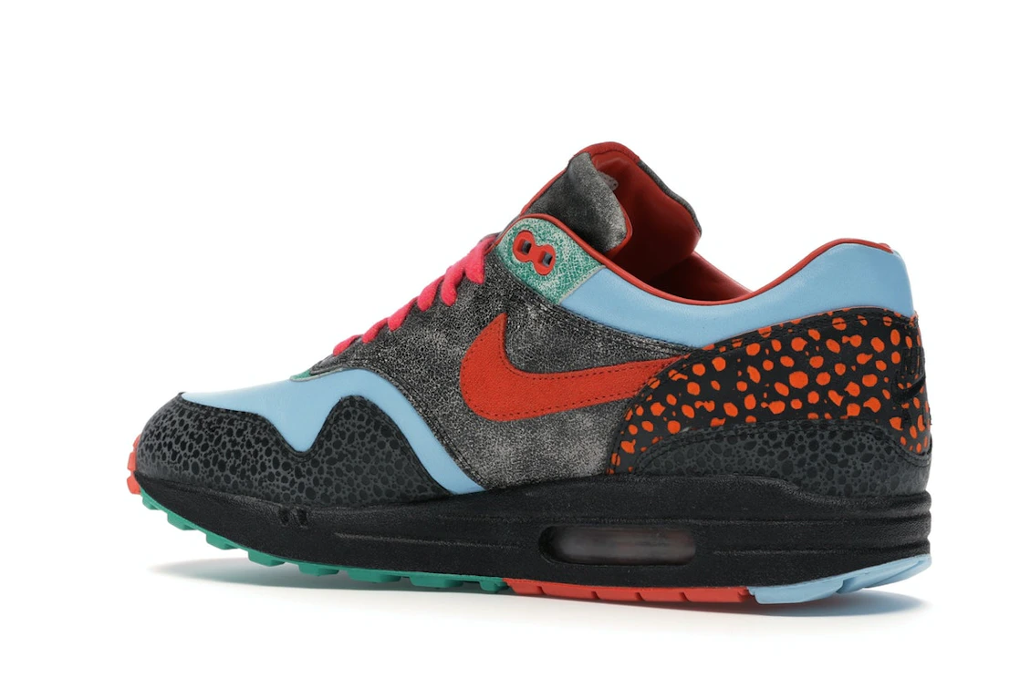Vue 22 de Nike Air Max 1 Supreme Tech Pack