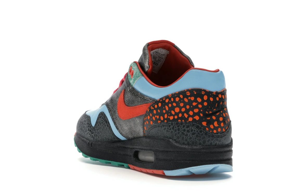 Vue 25 de Nike Air Max 1 Supreme Tech Pack