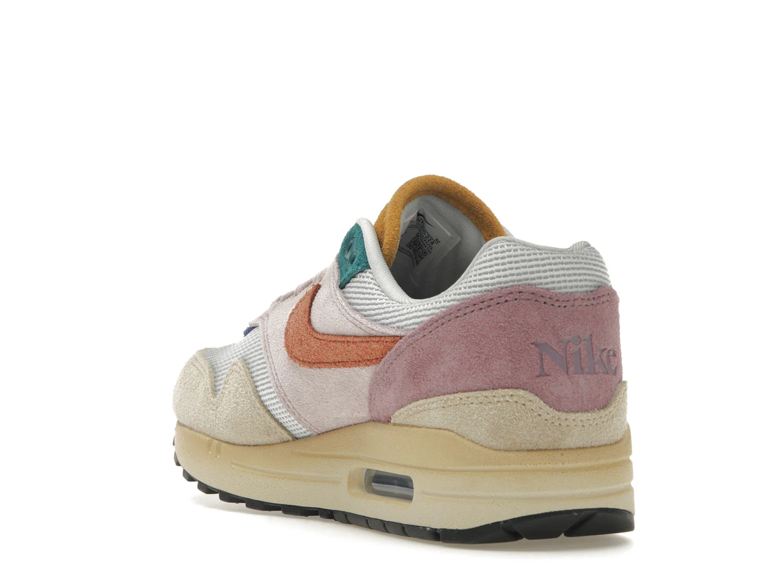 Vue 25 de Nike Air Max 1 Tan Lines 