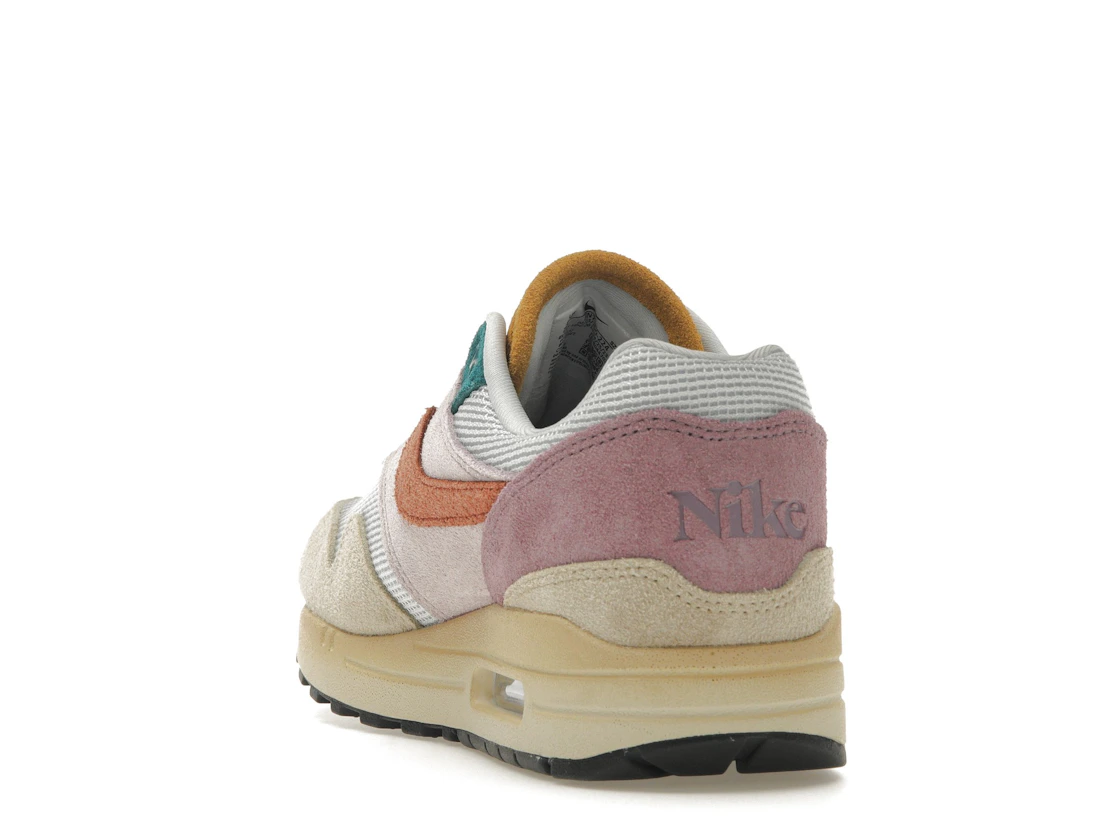 Vue 26 de Nike Air Max 1 Tan Lines 
