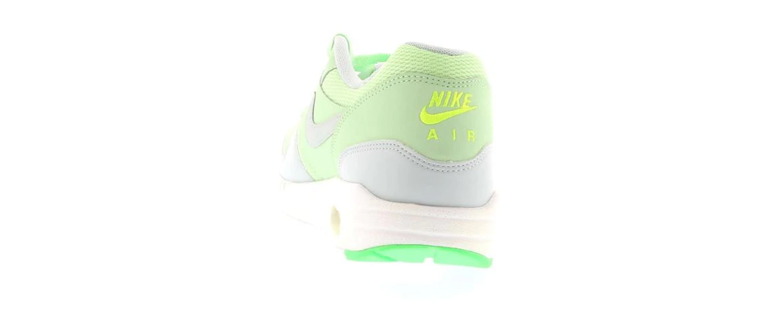 Vue 19 de Nike Air Max 1 Vapor Green