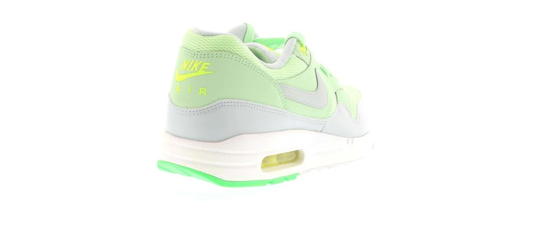 Vue 22 de Nike Air Max 1 Vapor Green