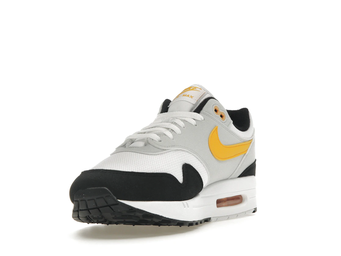 Vue 13 de Nike Air Max 1 White University Gold