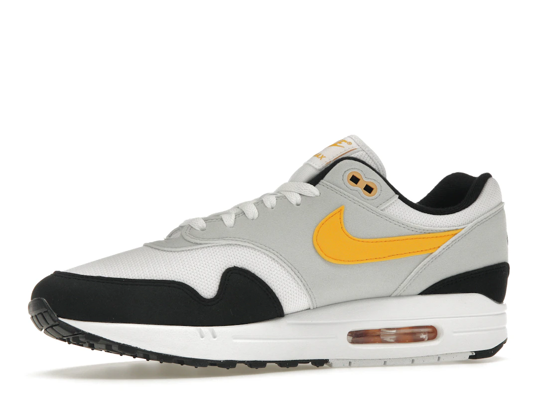 Vue 17 de Nike Air Max 1 White University Gold