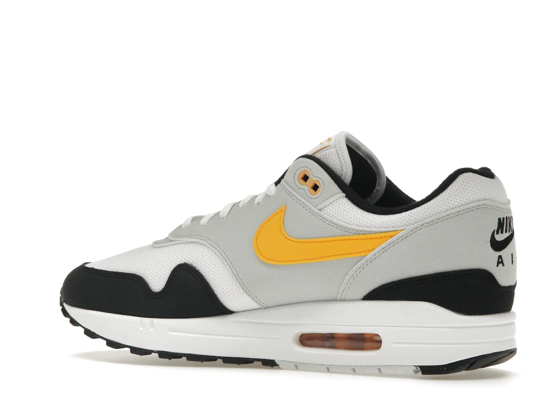 Vue 22 de Nike Air Max 1 White University Gold