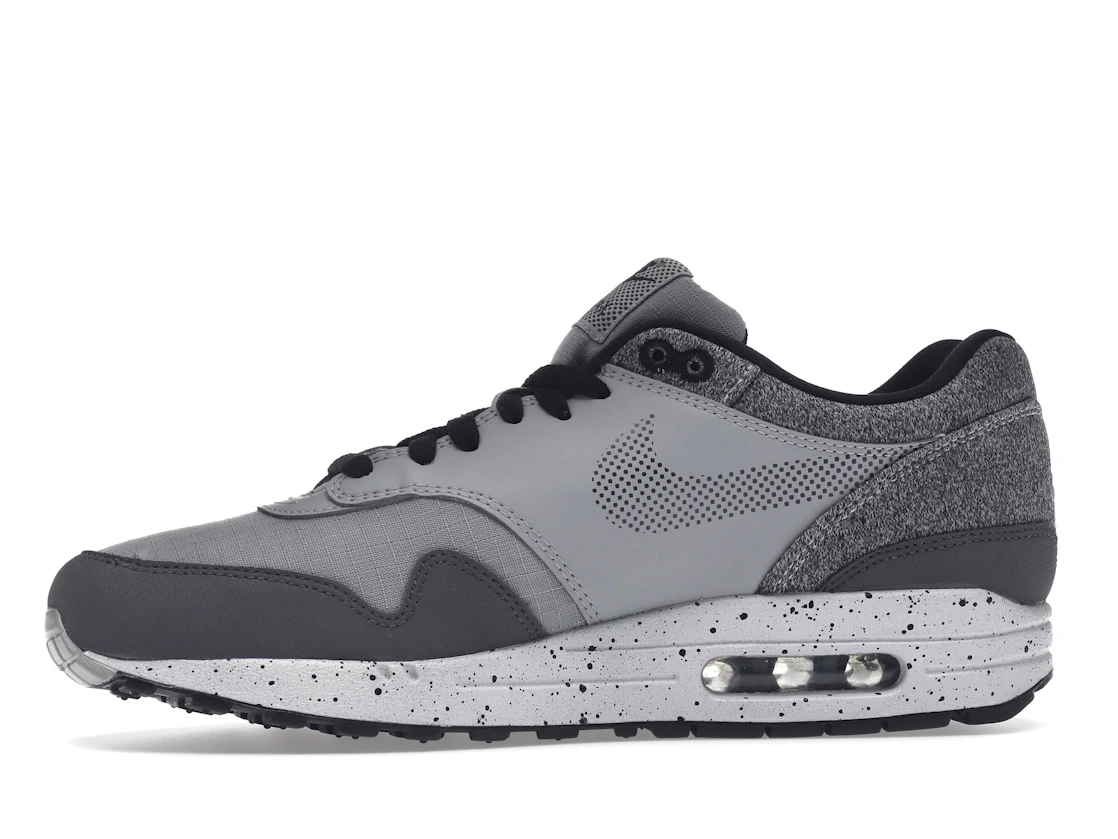 Vue 18 de Nike Air Max 1 Wolf Grey Dark Grey