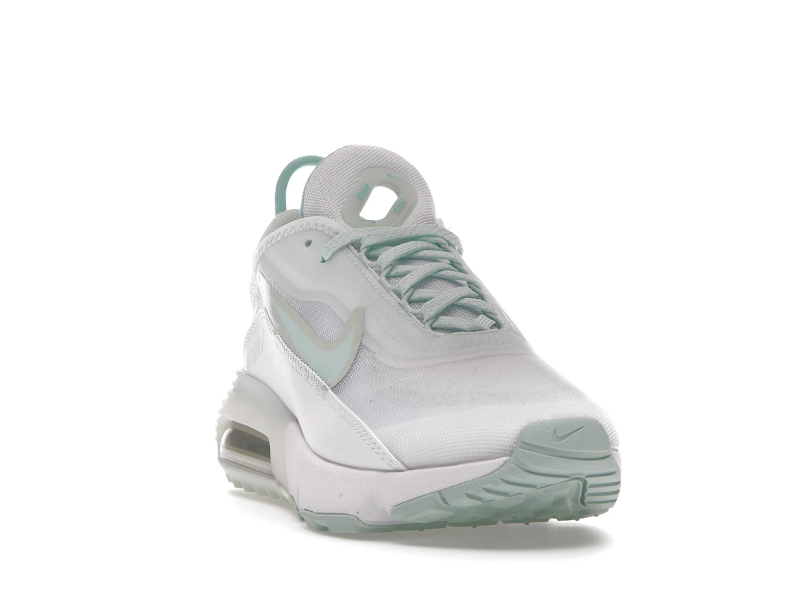 Vue 8 de Nike Air Max 2090 White Barely Green 