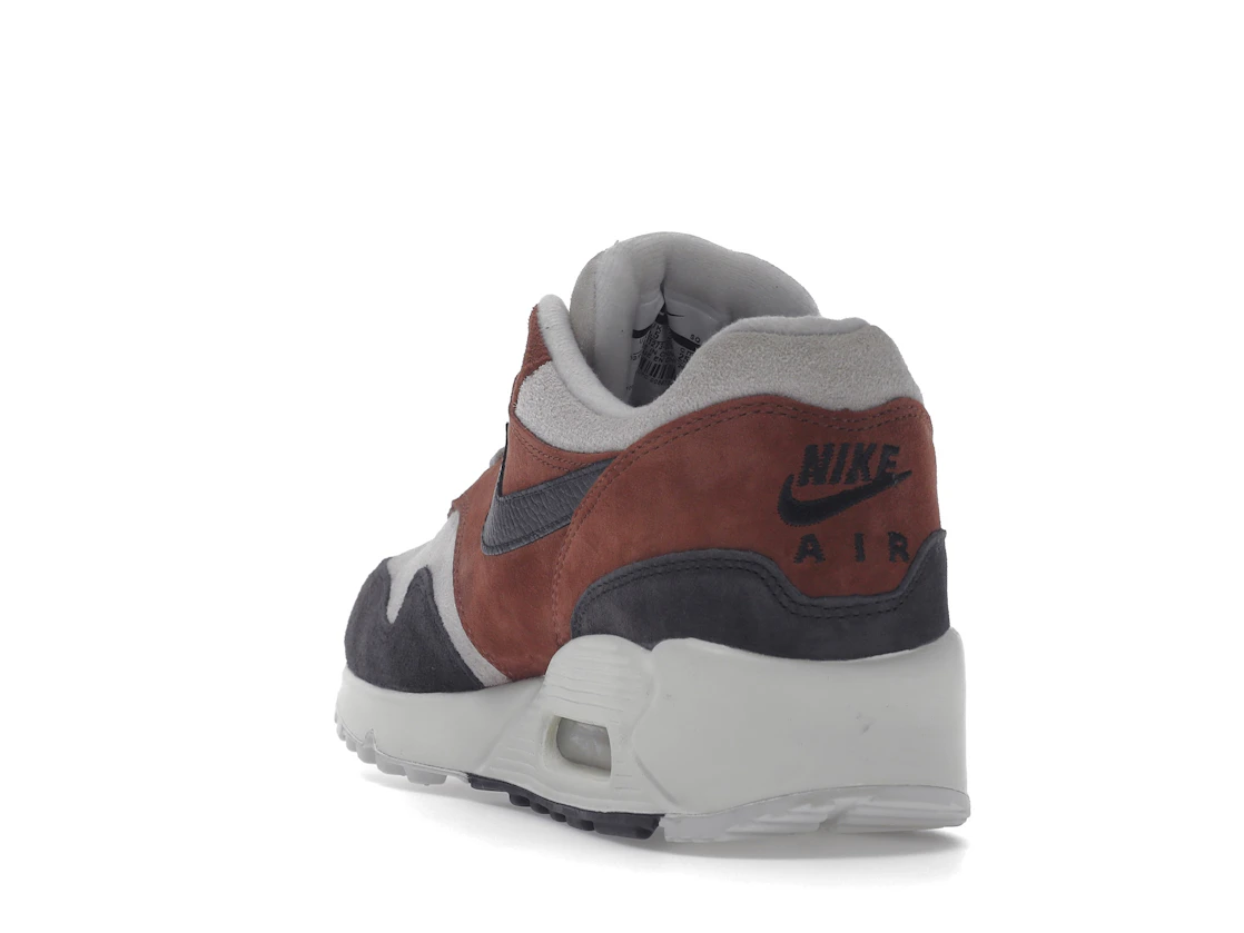 Vue 26 de Nike Air Max 90/1 Red Sepia Oil Grey 