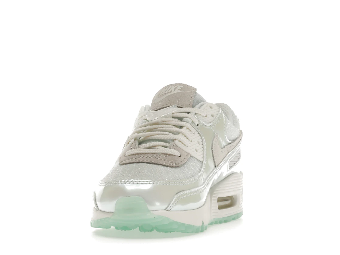 Vue 12 de Nike Air Max 90 The Future is Clear 