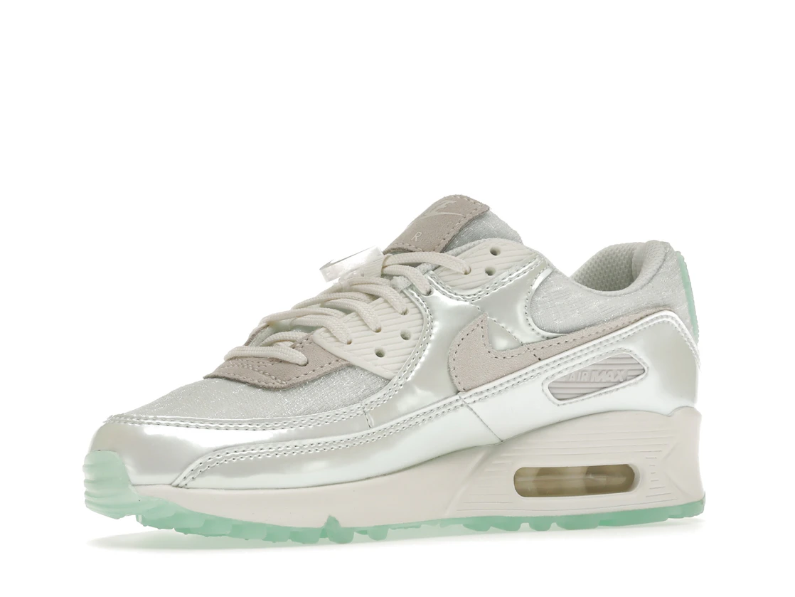 Vue 16 de Nike Air Max 90 The Future is Clear 