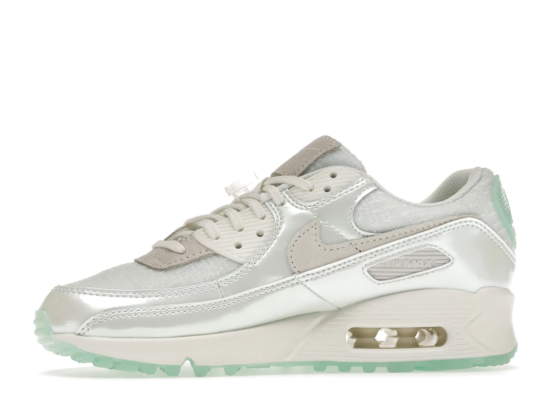 Vue 18 de Nike Air Max 90 The Future is Clear 