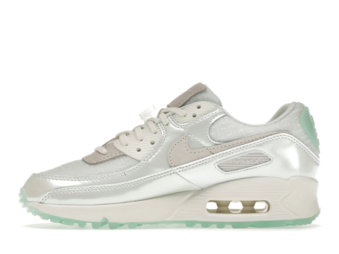 Vue 19 de Nike Air Max 90 The Future is Clear 