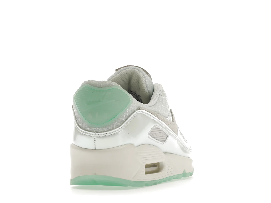 Vue 30 de Nike Air Max 90 The Future is Clear 