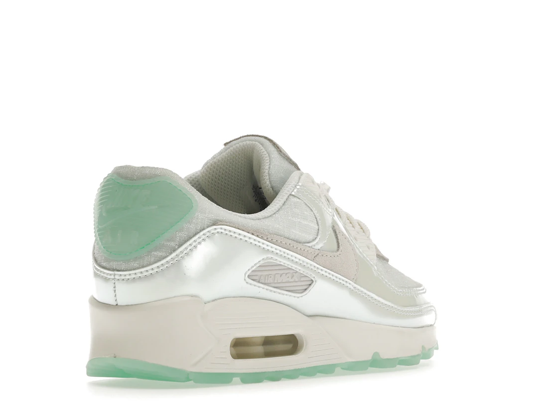 Vue 32 de Nike Air Max 90 The Future is Clear 