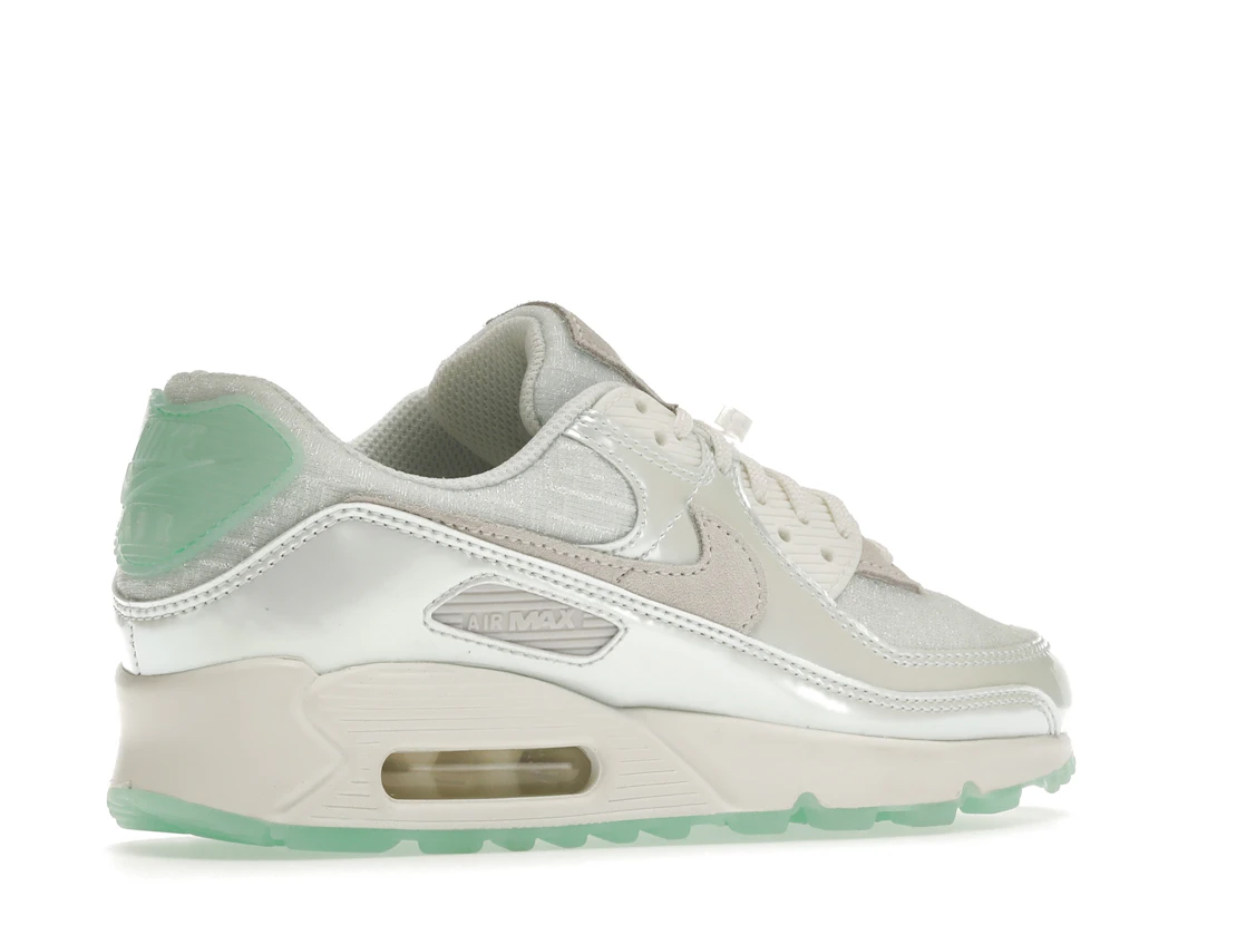 Vue 34 de Nike Air Max 90 The Future is Clear 