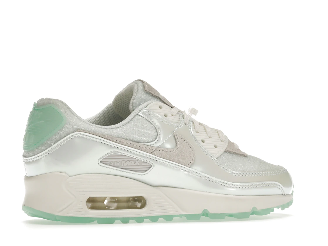 Vue 35 de Nike Air Max 90 The Future is Clear 