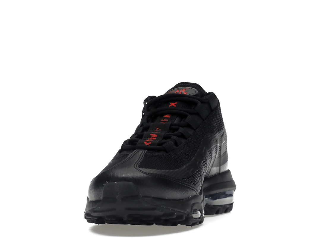 Vue 12 de Nike Air Max 95 Ultra Black Crimson