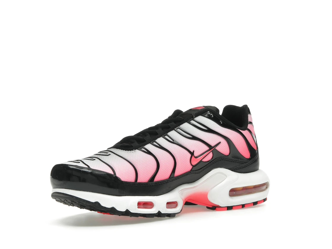 Vue 15 de Nike Air Max Plus Black Hot Punch 