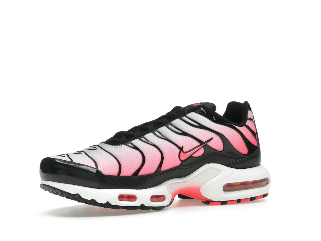 Vue 16 de Nike Air Max Plus Black Hot Punch 